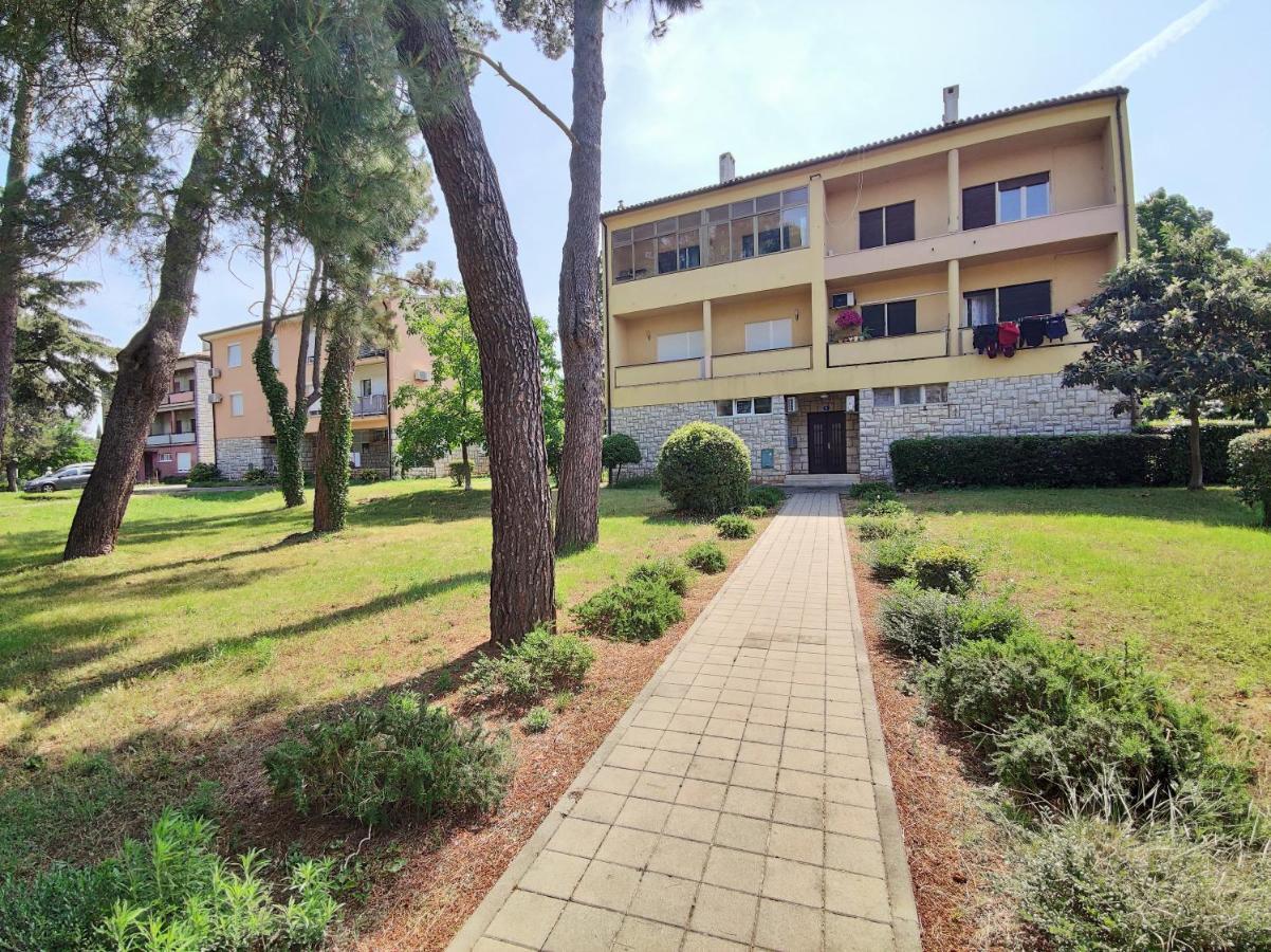 Apartment Leo Umago Exterior foto